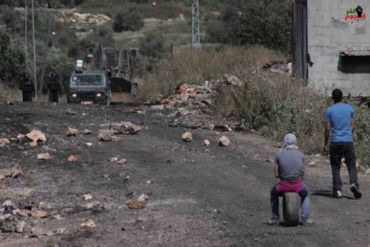 Israeli forces ready to shoot at demonstration in Kafr Qaddum